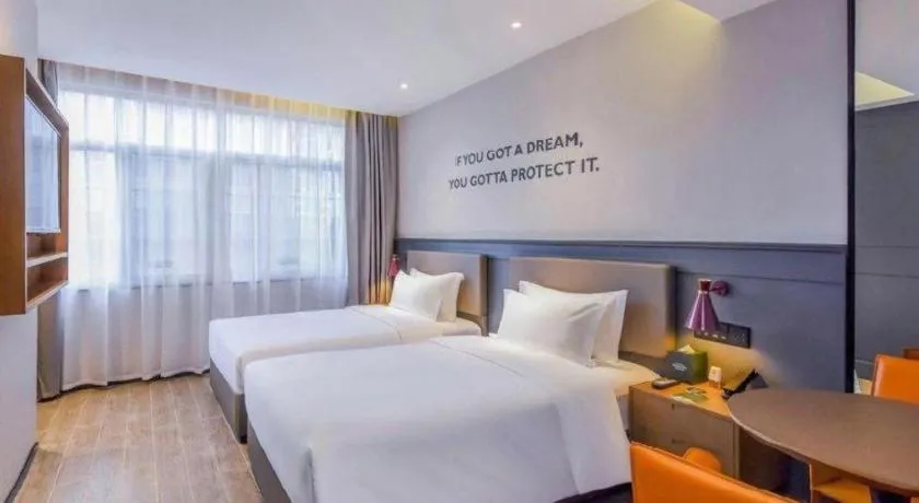 Bed in Premier City Comfort Hotel Wuhan Hankou Railway Station Changgang Road Metro Station