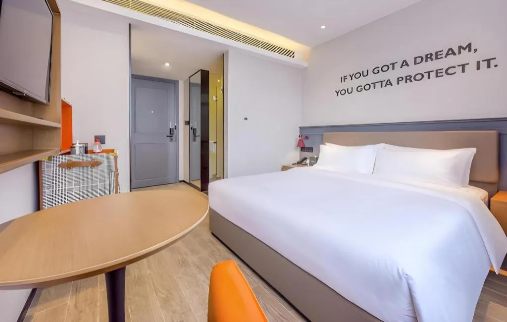 Bed in Premier City Comfort Hotel Wuhan Hankou Railway Station Changgang Road Metro Station