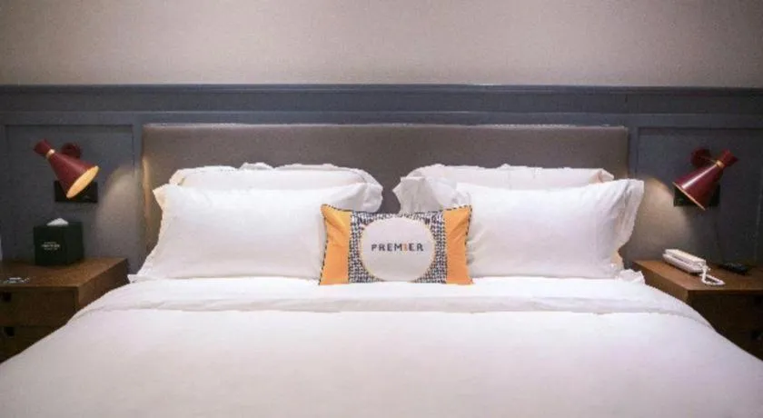 Bed in Premier City Comfort Hotel Wuhan Hankou Railway Station Changgang Road Metro Station