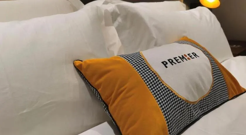 Bed in Premier City Comfort Hotel Wuhan Hankou Railway Station Changgang Road Metro Station