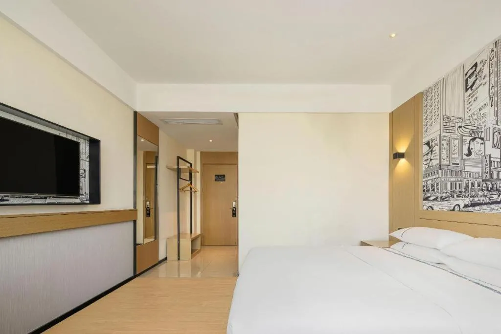 Bed in City Comfort Inn Liuzhou Liudong New District Hualing Youlinghui