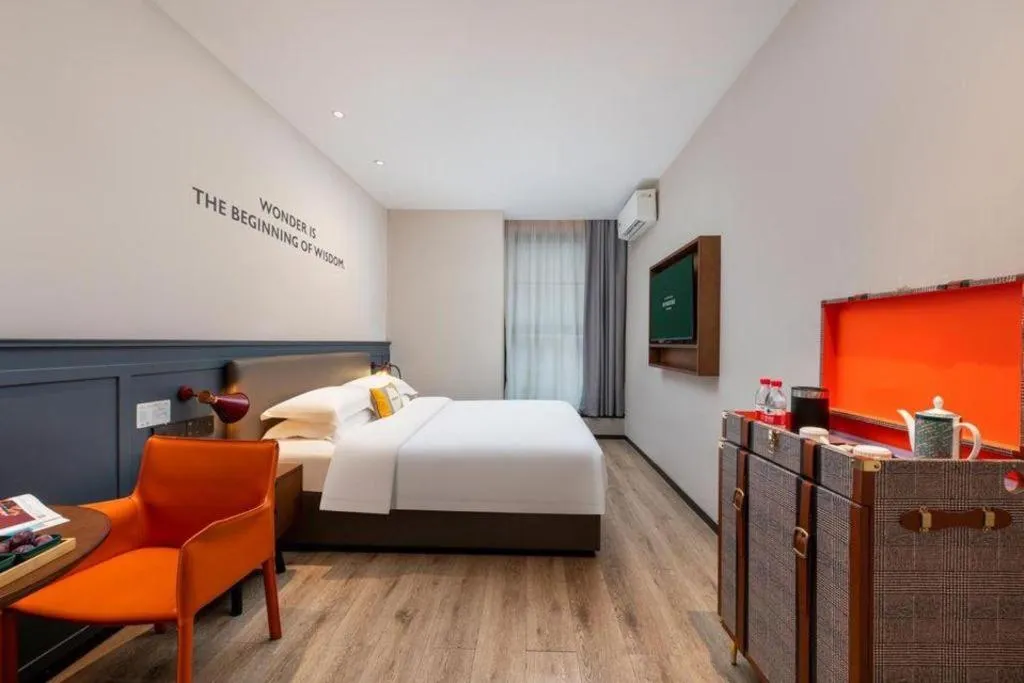 Bed in City Comfort Premier Hotel Liuzhou Wuxing Pedestrian Street Jinggu Building