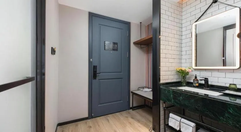 City Comfort Premier Hotel Liuzhou Wuxing Pedestrian Street Jinggu Building