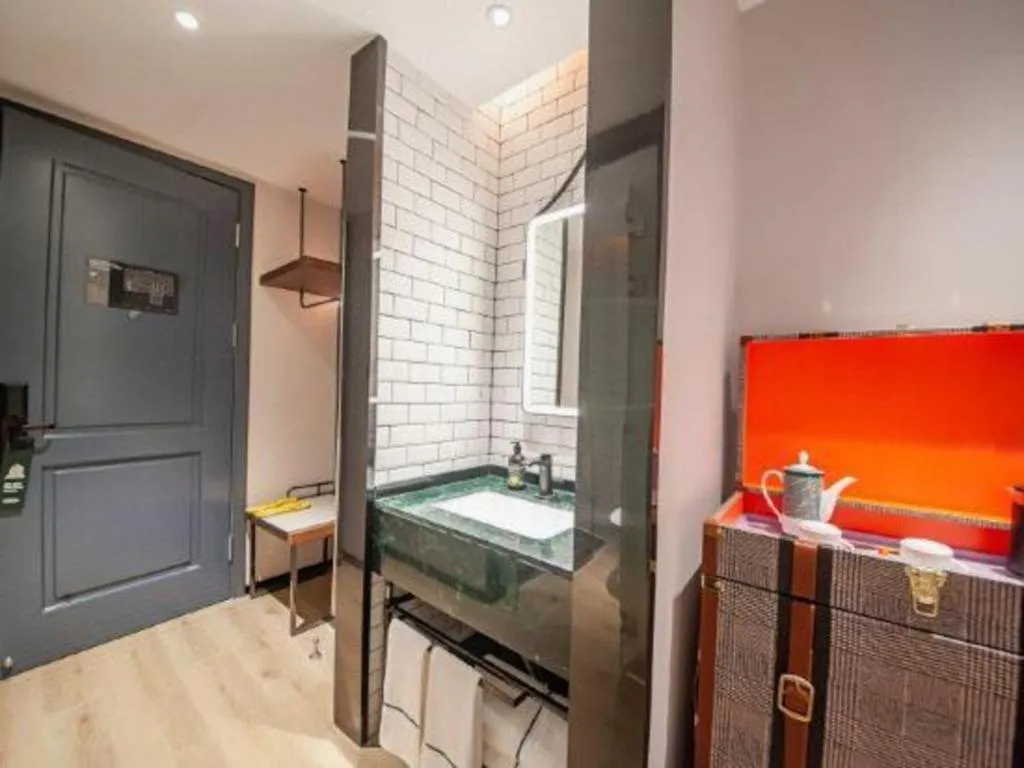 City Comfort Premier Hotel Liuzhou Wuxing Pedestrian Street Jinggu Building