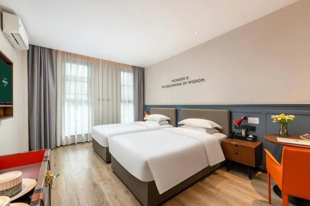 Bed in City Comfort Premier Hotel Liuzhou Wuxing Pedestrian Street Jinggu Building