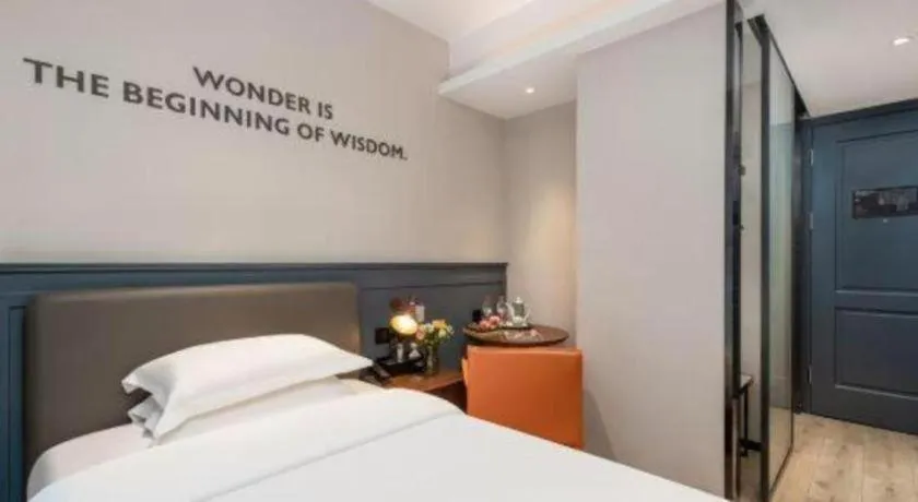 Bed in City Comfort Premier Hotel Liuzhou Wuxing Pedestrian Street Jinggu Building