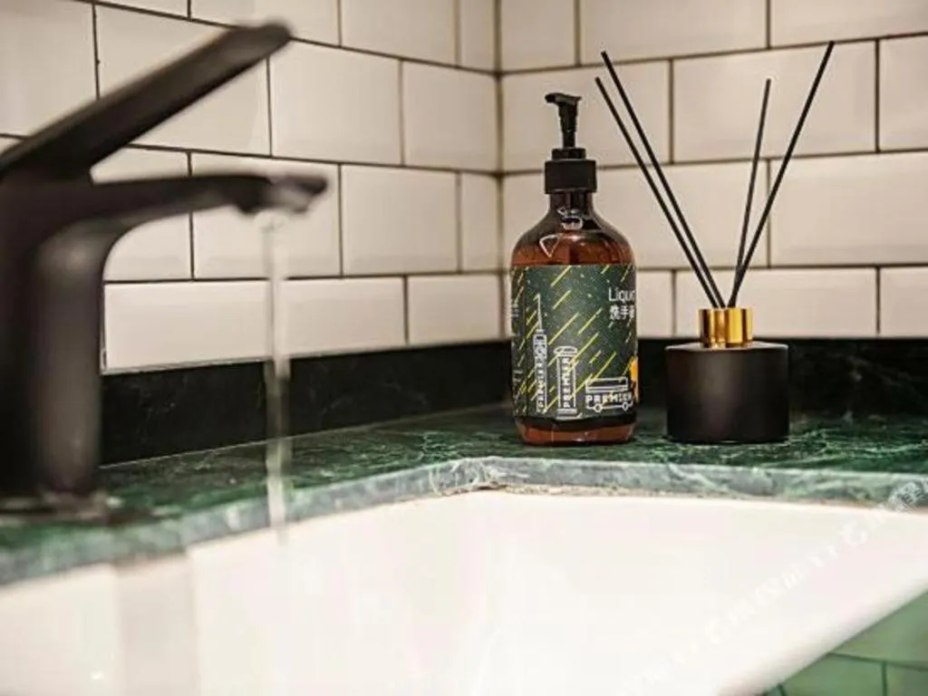 City Comfort Premier Hotel Liuzhou Wuxing Pedestrian Street Jinggu Building