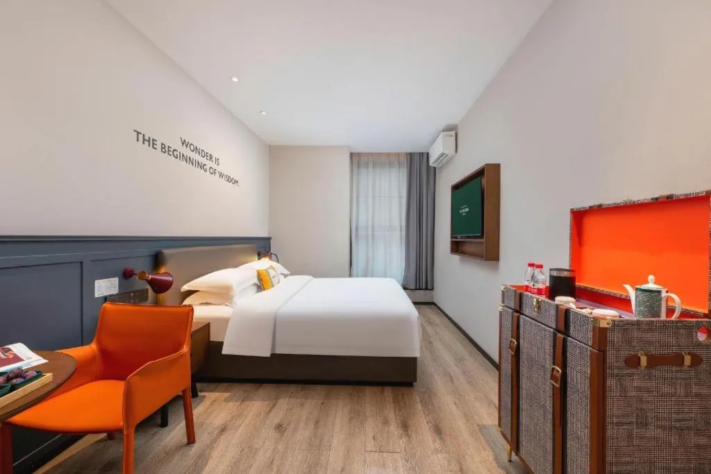 Bed in City Comfort Premier Hotel Liuzhou Wuxing Pedestrian Street Jinggu Building