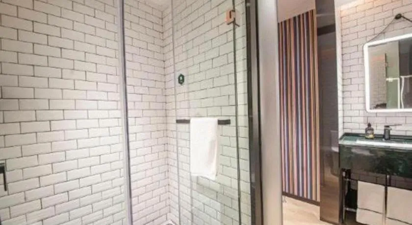 City Comfort Premier Hotel Liuzhou Wuxing Pedestrian Street Jinggu Building