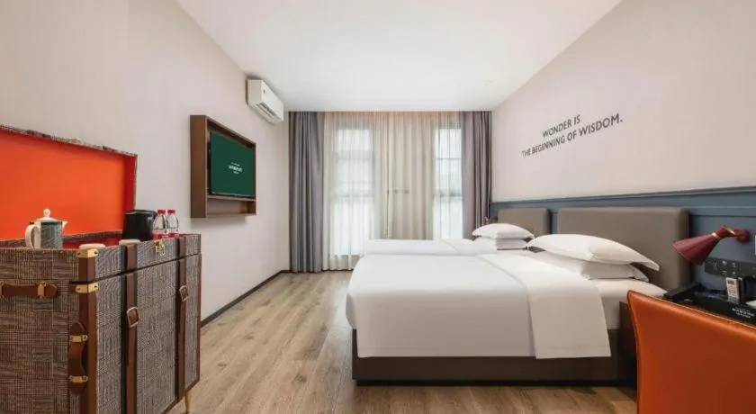 Bed in City Comfort Premier Hotel Liuzhou Wuxing Pedestrian Street Jinggu Building
