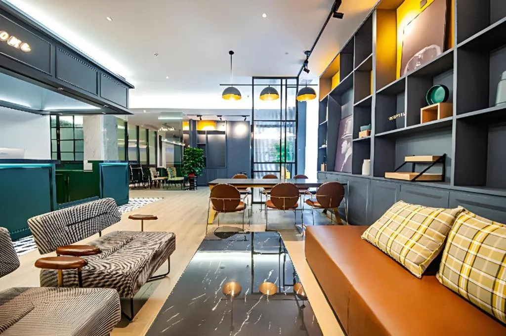 City Comfort Premier Hotel Liuzhou Wuxing Pedestrian Street Jinggu Building