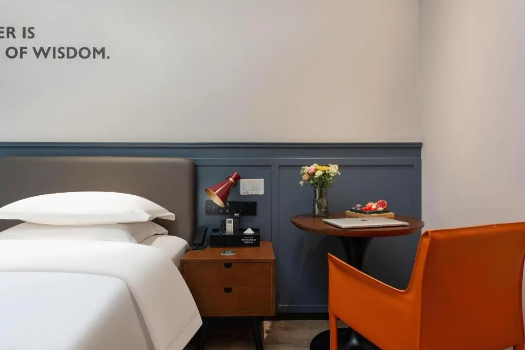 Bed in City Comfort Premier Hotel Liuzhou Wuxing Pedestrian Street Jinggu Building