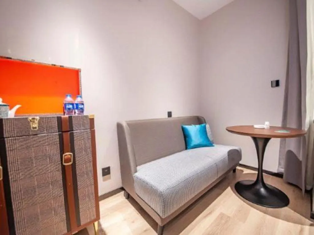 City Comfort Premier Hotel Liuzhou Wuxing Pedestrian Street Jinggu Building