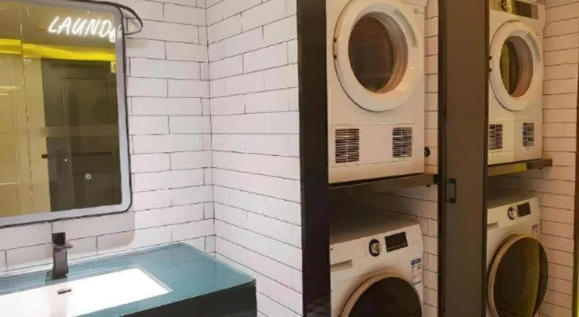 City Comfort Premier Hotel Liuzhou Wuxing Pedestrian Street Jinggu Building