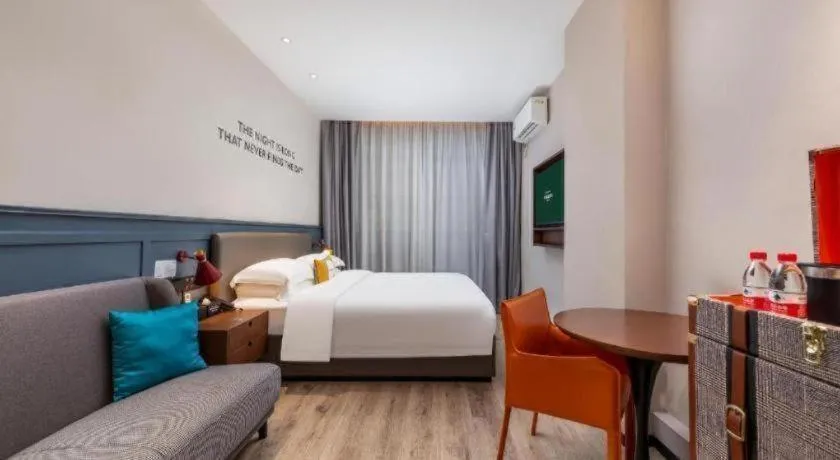 Bed in City Comfort Premier Hotel Liuzhou Wuxing Pedestrian Street Jinggu Building
