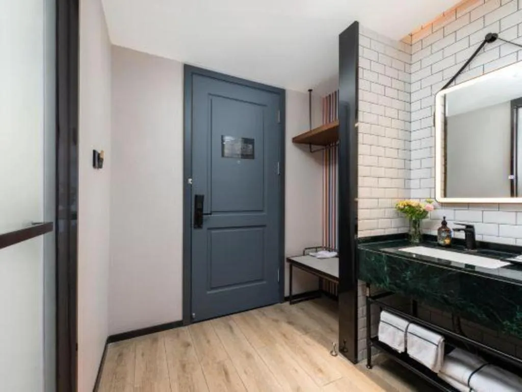 City Comfort Premier Hotel Liuzhou Wuxing Pedestrian Street Jinggu Building