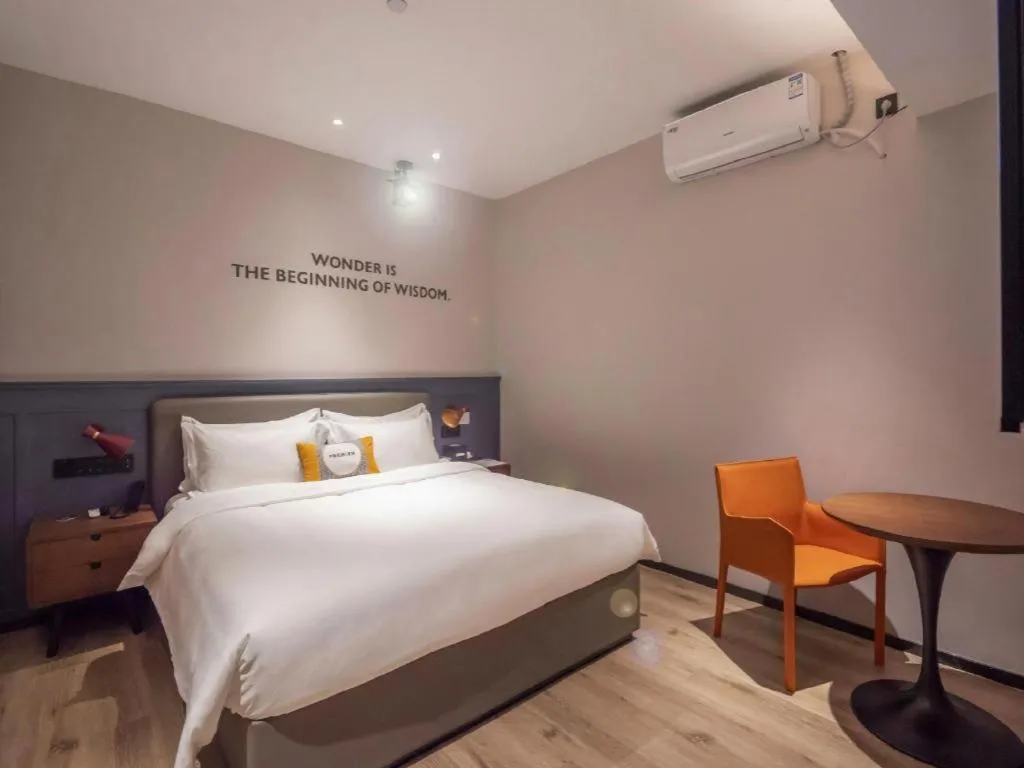 Bed in City Comfort Premier Hotel Liuzhou Wuxing Pedestrian Street Jinggu Building