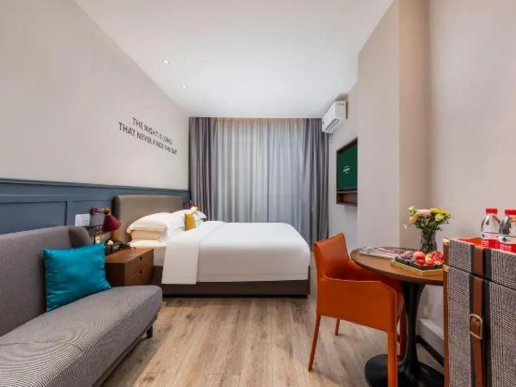 Bed in City Comfort Premier Hotel Liuzhou Wuxing Pedestrian Street Jinggu Building