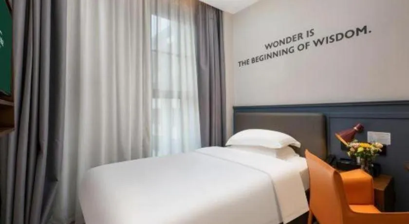 Bed in City Comfort Premier Hotel Liuzhou Wuxing Pedestrian Street Jinggu Building