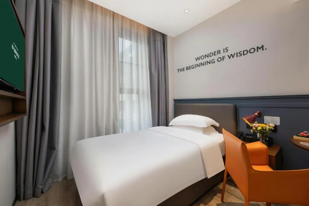 Bed in City Comfort Premier Hotel Liuzhou Wuxing Pedestrian Street Jinggu Building