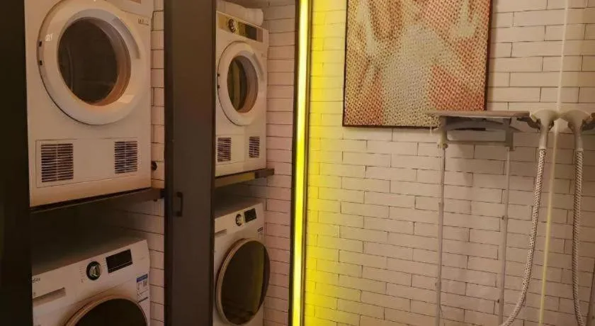 City Comfort Premier Hotel Liuzhou Wuxing Pedestrian Street Jinggu Building