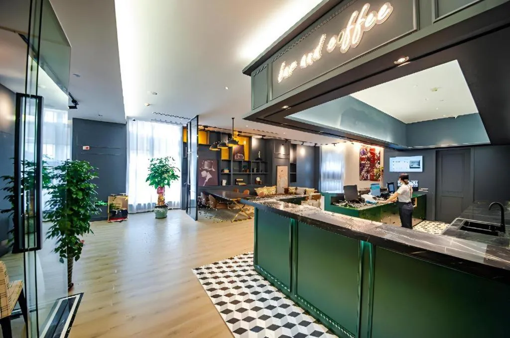 City Comfort Premier Hotel Liuzhou Wuxing Pedestrian Street Jinggu Building