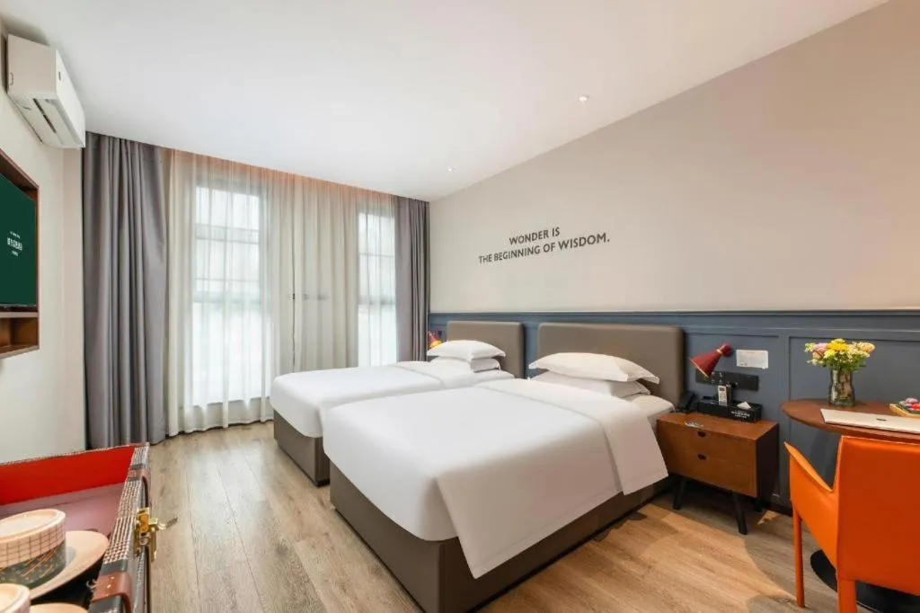 Bed in City Comfort Premier Hotel Liuzhou Wuxing Pedestrian Street Jinggu Building