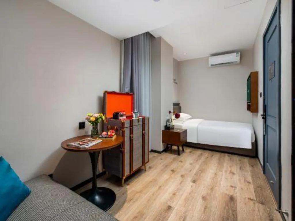 Bed in City Comfort Premier Hotel Liuzhou Wuxing Pedestrian Street Jinggu Building