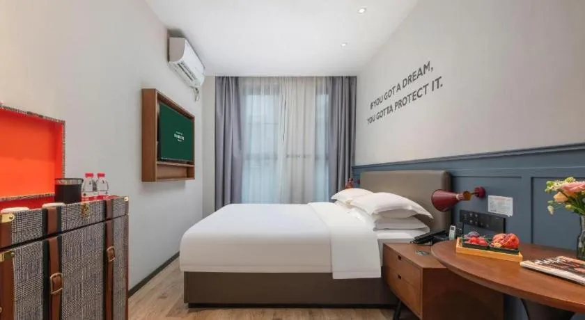Bed in City Comfort Premier Hotel Liuzhou Wuxing Pedestrian Street Jinggu Building