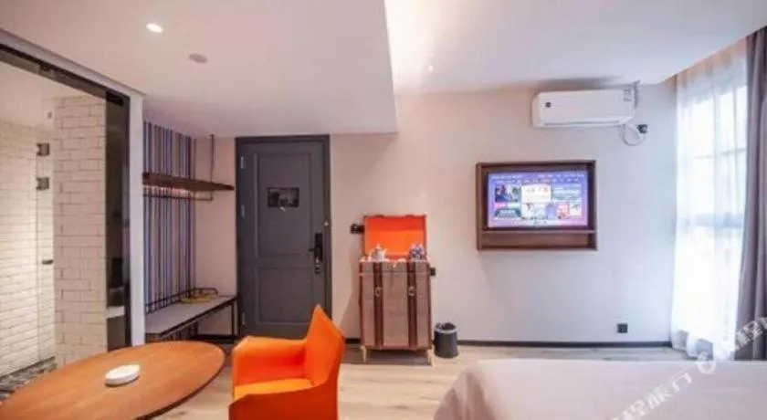 Bed in City Comfort Premier Hotel Liuzhou Wuxing Pedestrian Street Jinggu Building