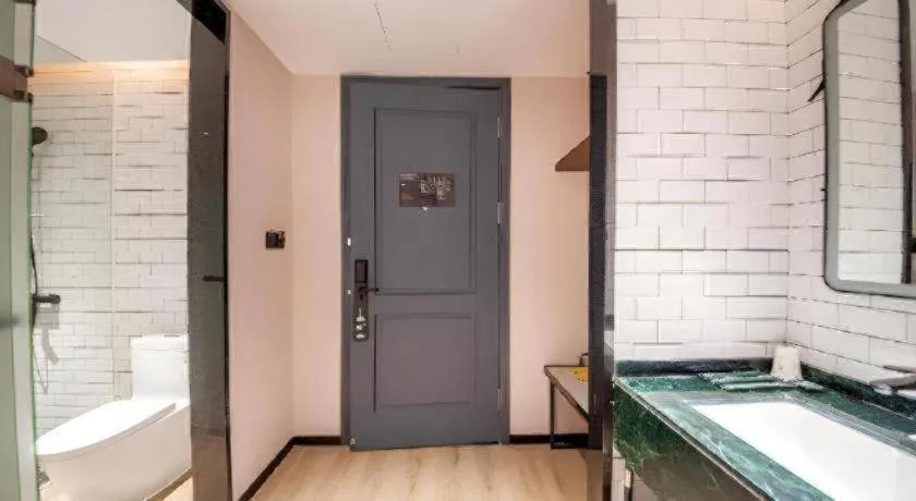 City Comfort Premier Hotel Liuzhou Wuxing Pedestrian Street Jinggu Building