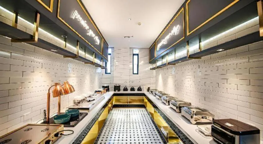 City Comfort Premier Hotel Liuzhou Wuxing Pedestrian Street Jinggu Building