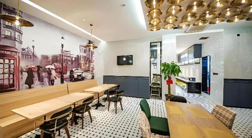 City Comfort Premier Hotel Liuzhou Wuxing Pedestrian Street Jinggu Building