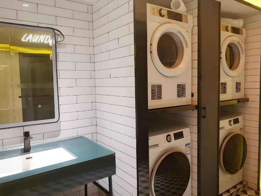 City Comfort Premier Hotel Liuzhou Wuxing Pedestrian Street Jinggu Building