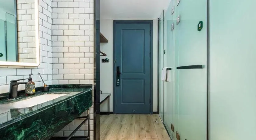 City Comfort Premier Hotel Liuzhou Wuxing Pedestrian Street Jinggu Building