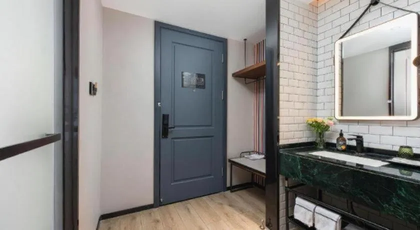 City Comfort Premier Hotel Liuzhou Wuxing Pedestrian Street Jinggu Building