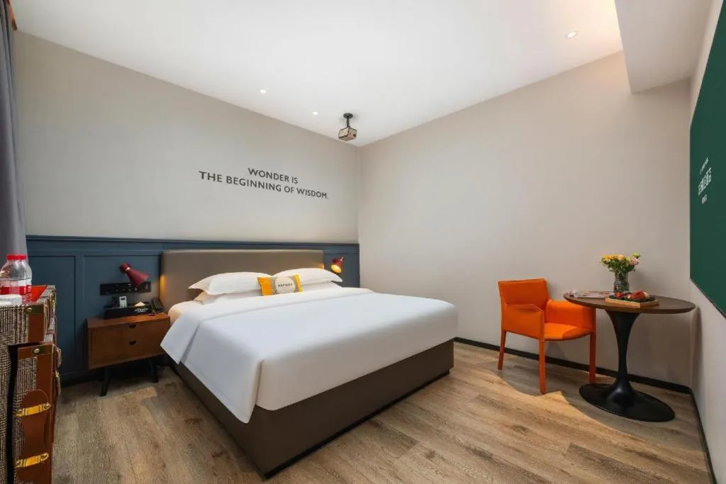 Bed in City Comfort Premier Hotel Liuzhou Wuxing Pedestrian Street Jinggu Building