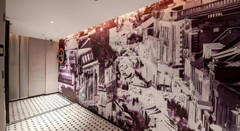 City Comfort Premier Hotel Liuzhou Wuxing Pedestrian Street Jinggu Building