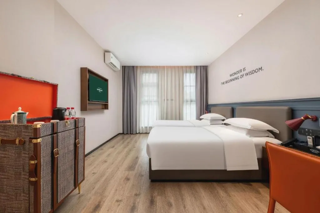 Bed in City Comfort Premier Hotel Liuzhou Wuxing Pedestrian Street Jinggu Building