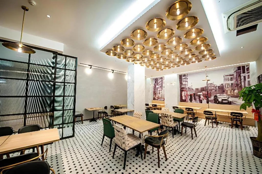 City Comfort Premier Hotel Liuzhou Wuxing Pedestrian Street Jinggu Building