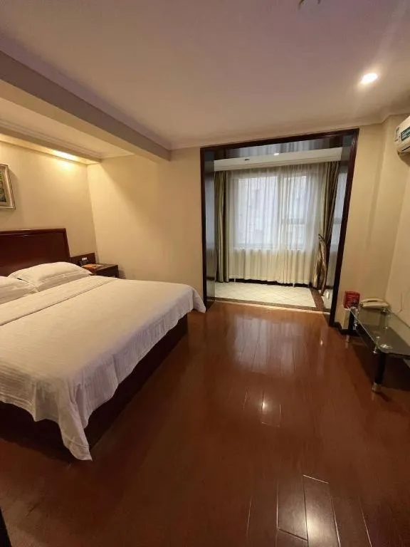 Bed in Green Tree Inn Urumqi San'gong Metro Station Exit