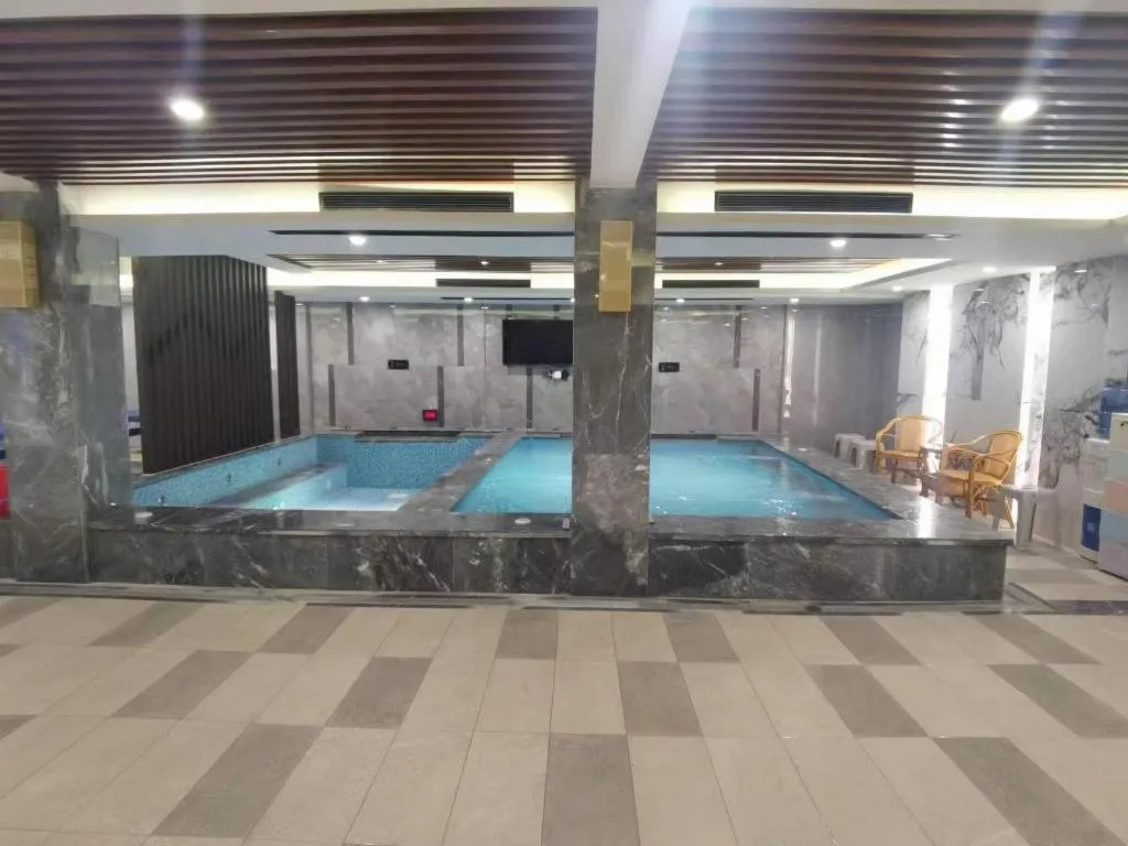 Green Tree Inn Urumqi San'gong Metro Station Exit