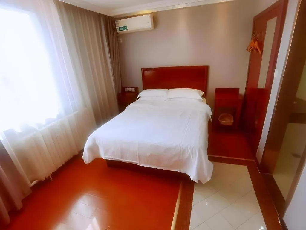 Bed in Green Tree Inn Urumqi San'gong Metro Station Exit