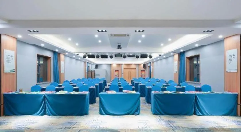 Green Tree Inn Urumqi San'gong Metro Station Exit