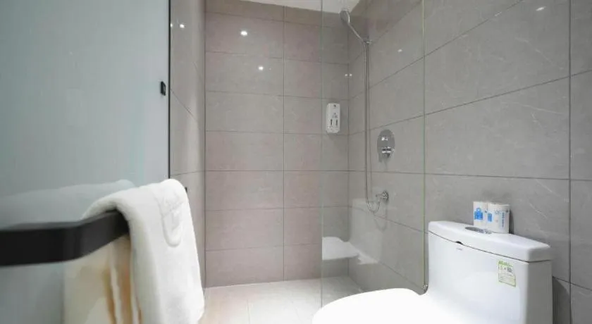 Green Tree Inn Urumqi San'gong Metro Station Exit