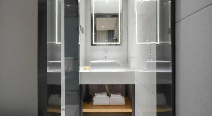 Green Tree Inn Urumqi San'gong Metro Station Exit