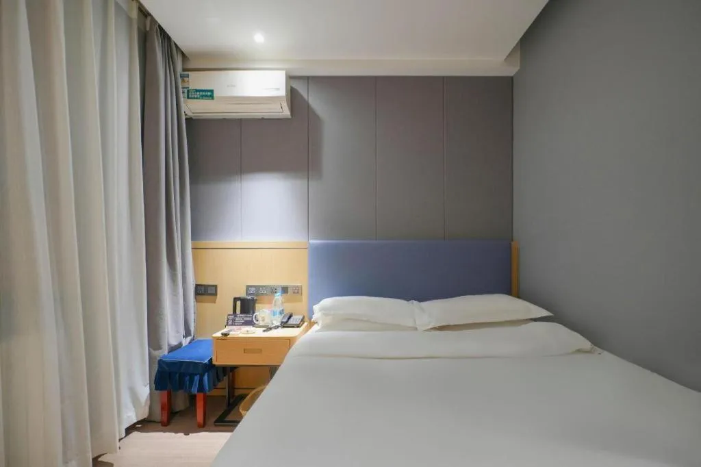 Bed in Green Tree Inn Urumqi San'gong Metro Station Exit