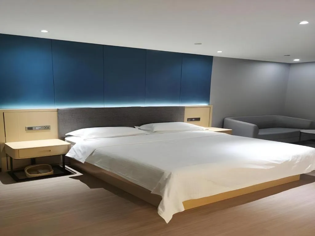 Bed in Green Tree Inn Urumqi San'gong Metro Station Exit