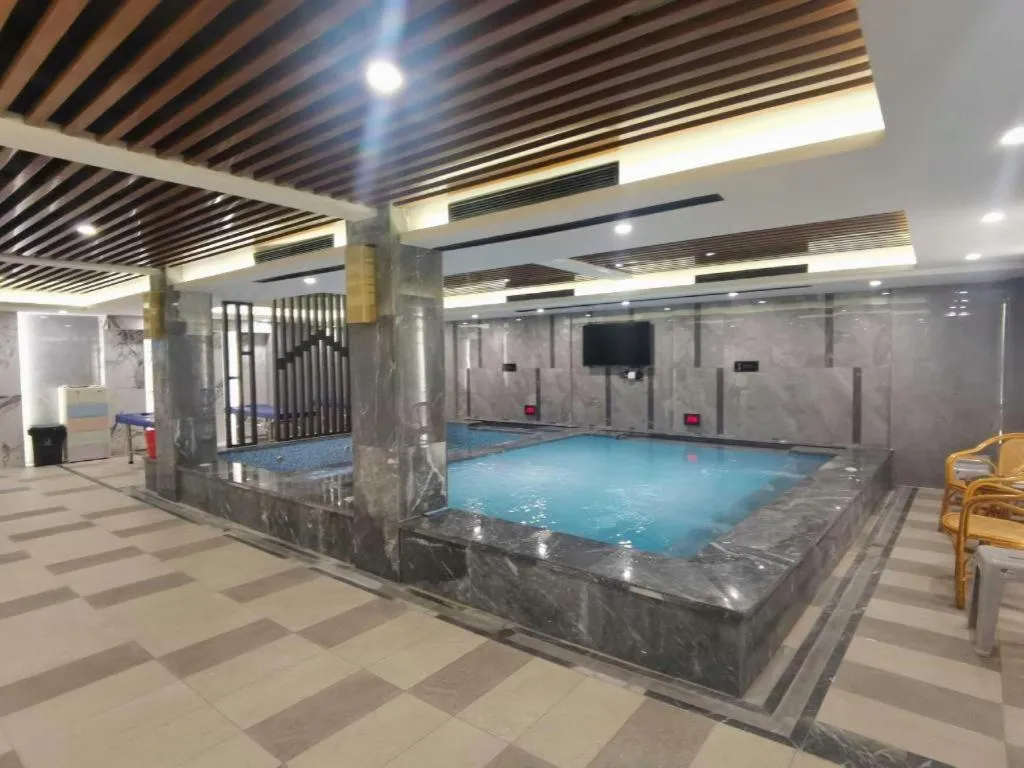 Green Tree Inn Urumqi San'gong Metro Station Exit