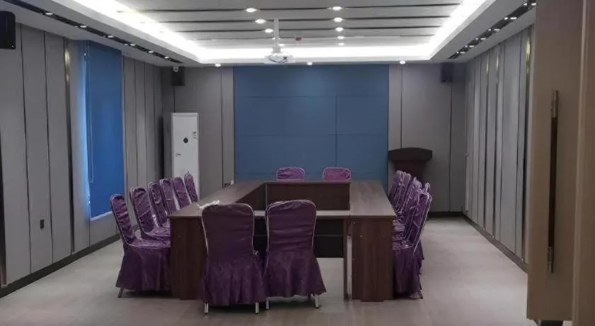 Green Tree Inn Urumqi San'gong Metro Station Exit